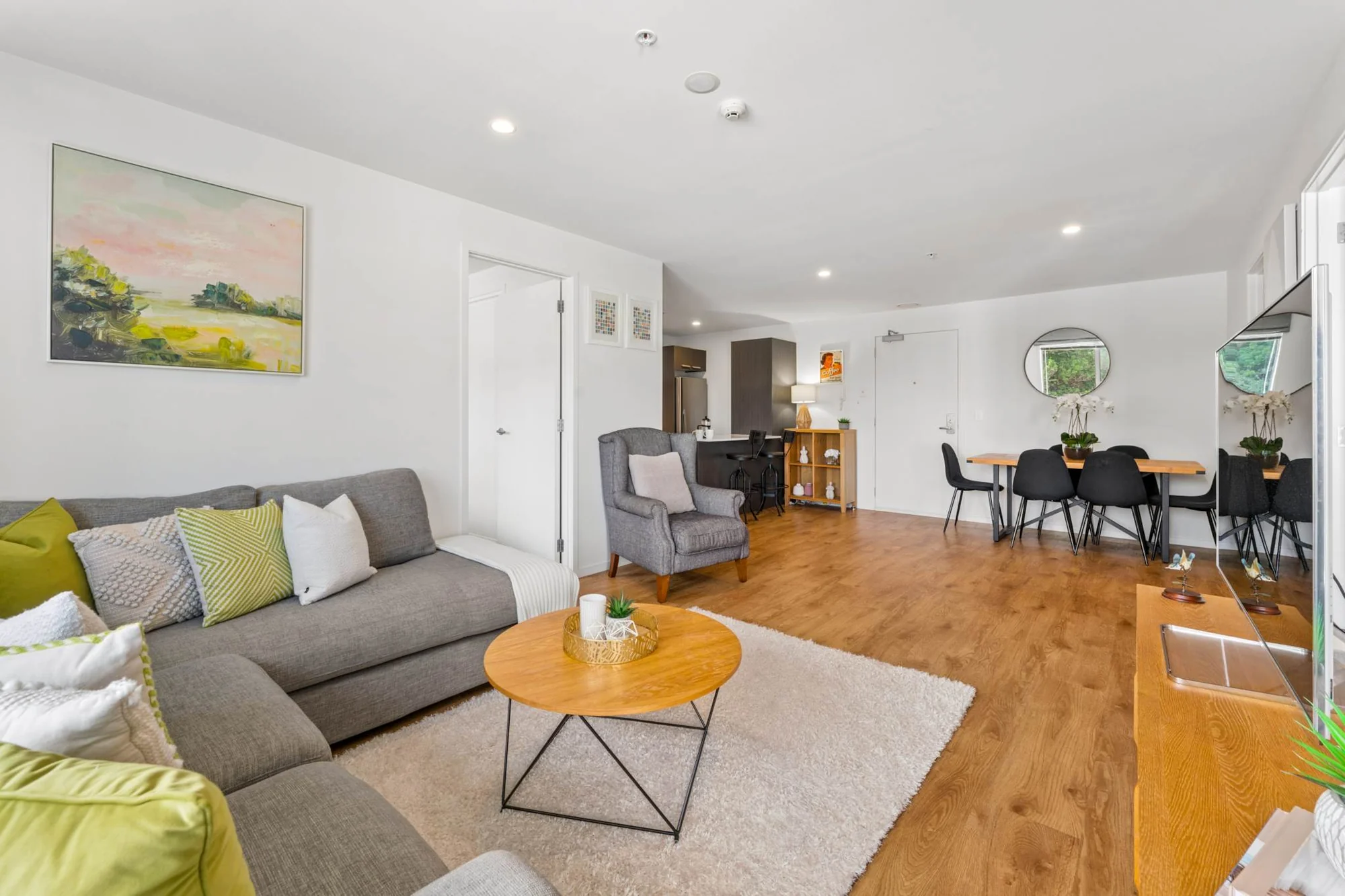 Browns Bay 2Kwarto Stylish, Secure & Unbeatably Convenient