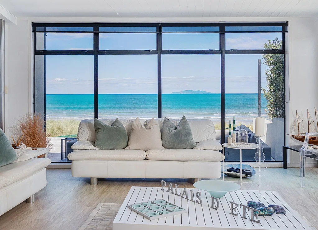 Whangamata 5房  Waterfront masterpiece