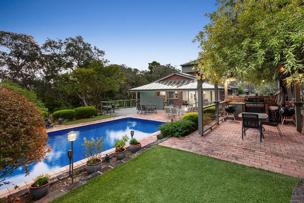 50 Thompson Crescent, Research, VIC 3095