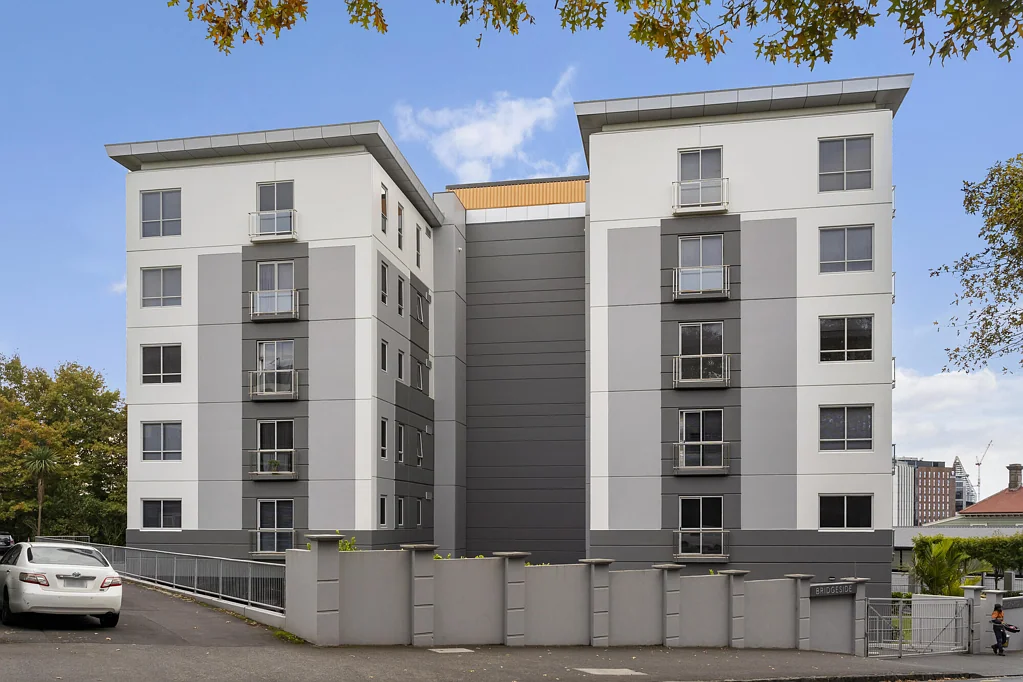 Grafton 1房  Rare Opportunity with two Carparks
