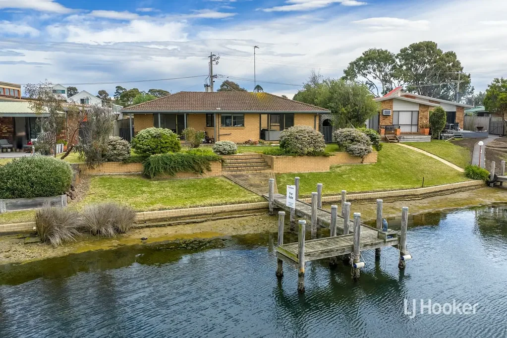 Paynesville 3chambre WATERFRONT LIVING WITH FULL JETTY BERTH