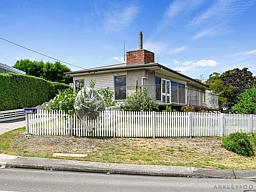 1 Banawarra Road, Geilston Bay