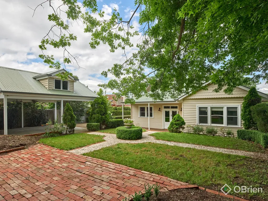 Warragul 4部屋 Impressive California Bungalow in coveted location!