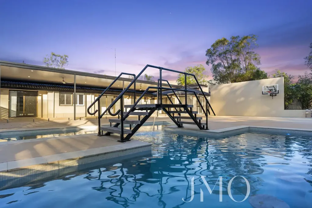 Ormeau 6Kwarto Modern Family Living on a Spacious Ormeau Oasis