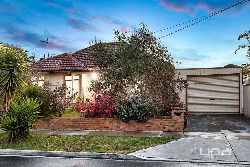 St Albans 3 Bedroom Family Living Today, Development Goldmine Tomorrow