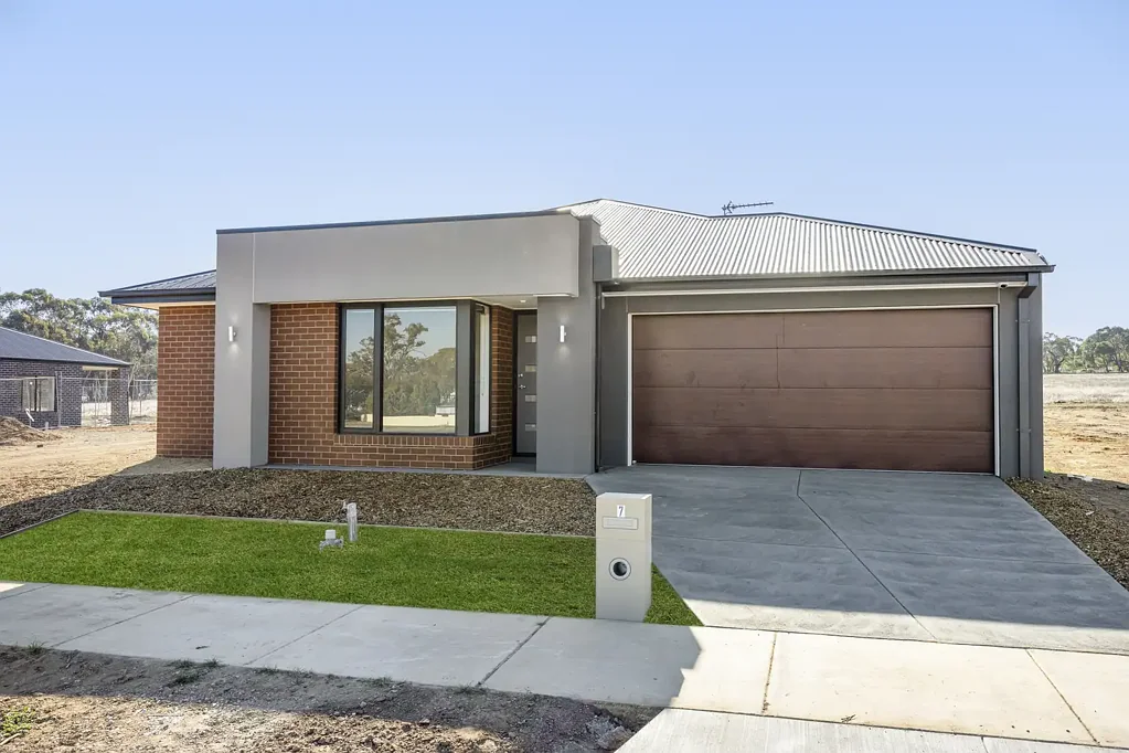 Stylish & Spacious 4 Bedroom home