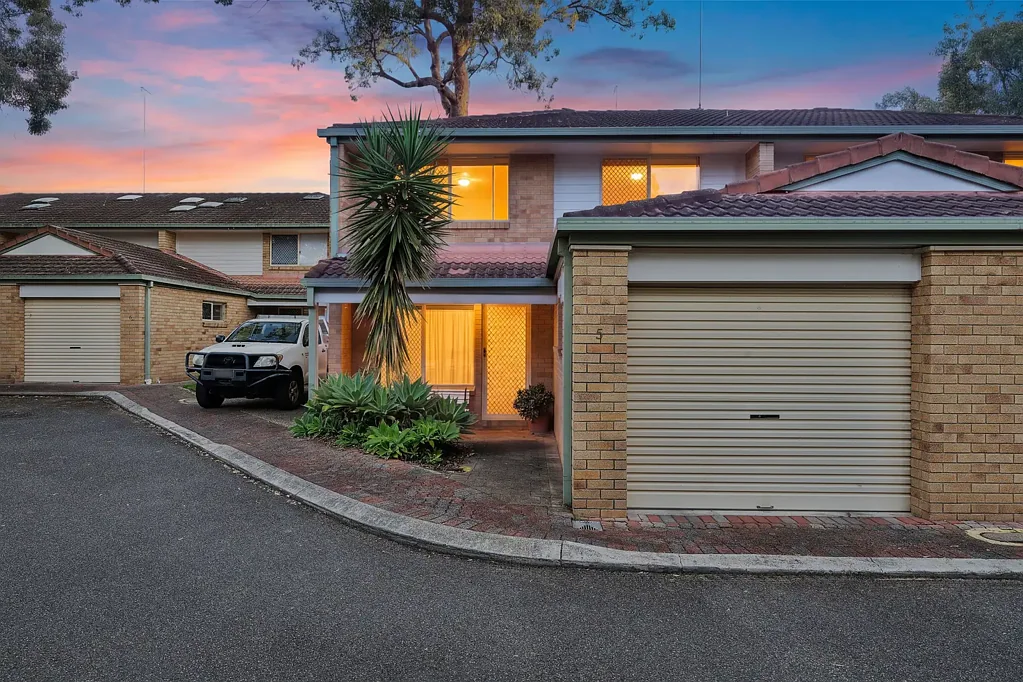 Mitchelton 3部屋 Spacious Townhouse Living in a Convenient Mitchelton Pocket