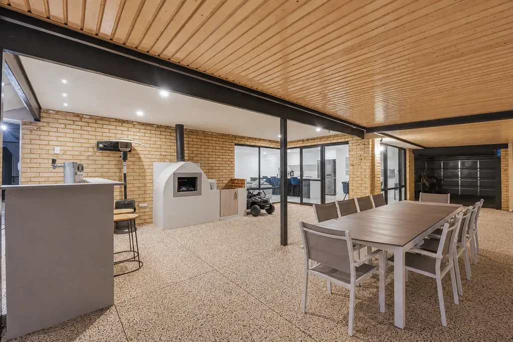 Clarkson 4房  Contemporary Family Living with Poolside Appeal in a Prime Clarkson Setting