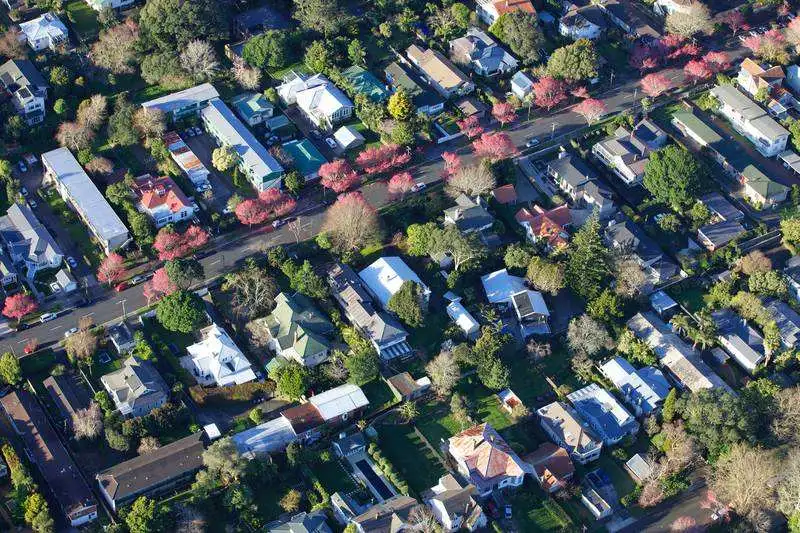 第二季新宅审批同比萎缩20%，住宅建筑面临严重衰退