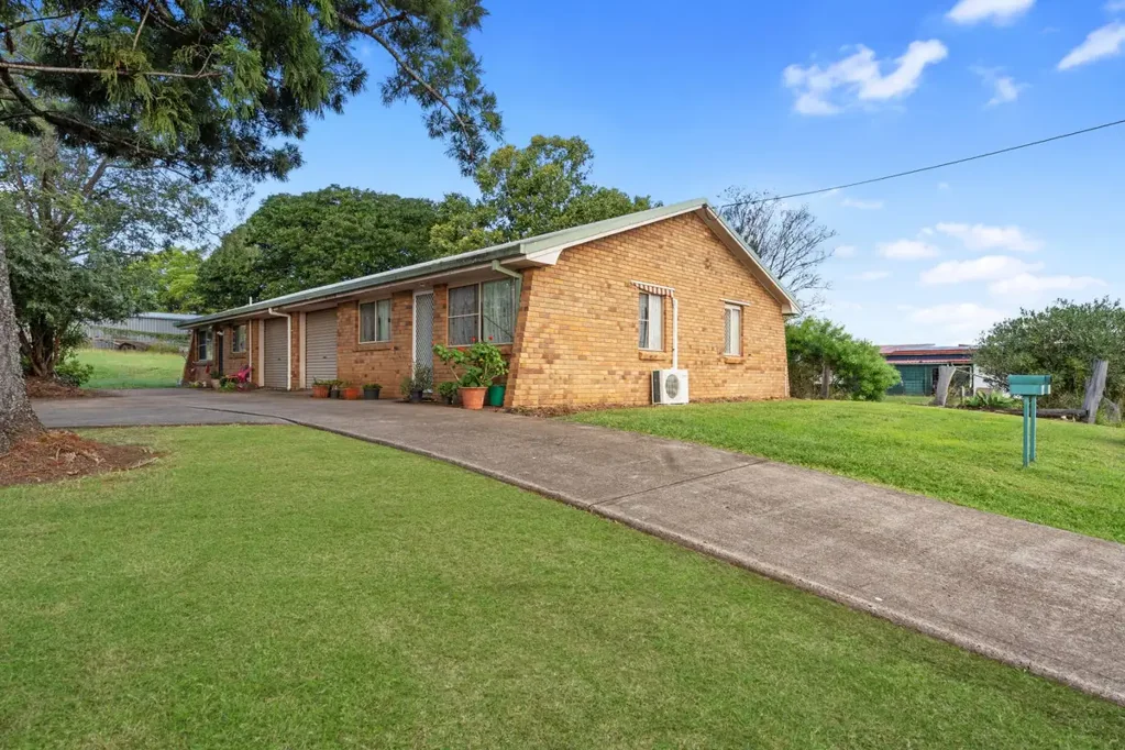 Laidley 4غرفة نوم High-Yielding Duplex Investment on 1,012m² - Located in Major Growth Pocket!