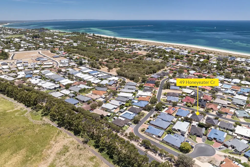 Move Straight Into this Fully Furnished Home