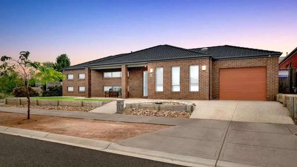 42 Ormonde Esplanade, Harkness, VIC 3337