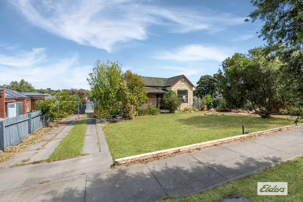 Flora Hill 3Phòng ngủ 1,004sqm Approx. Prime Position for Development, La Trobe University Precinct