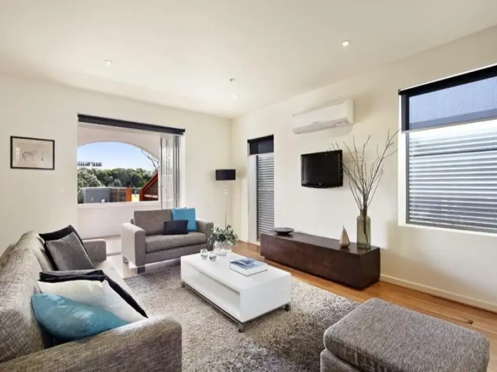 Sandringham 2Kwarto Coastal Sophistication with Private Access & Luxe Outdoor Entertaining.