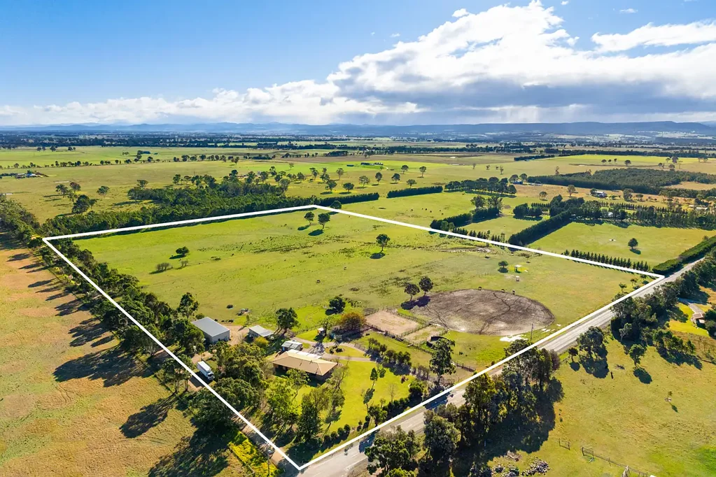 Bairnsdale 4침실 Rural Lifestyle Meets Town Convenience – 30 Acres