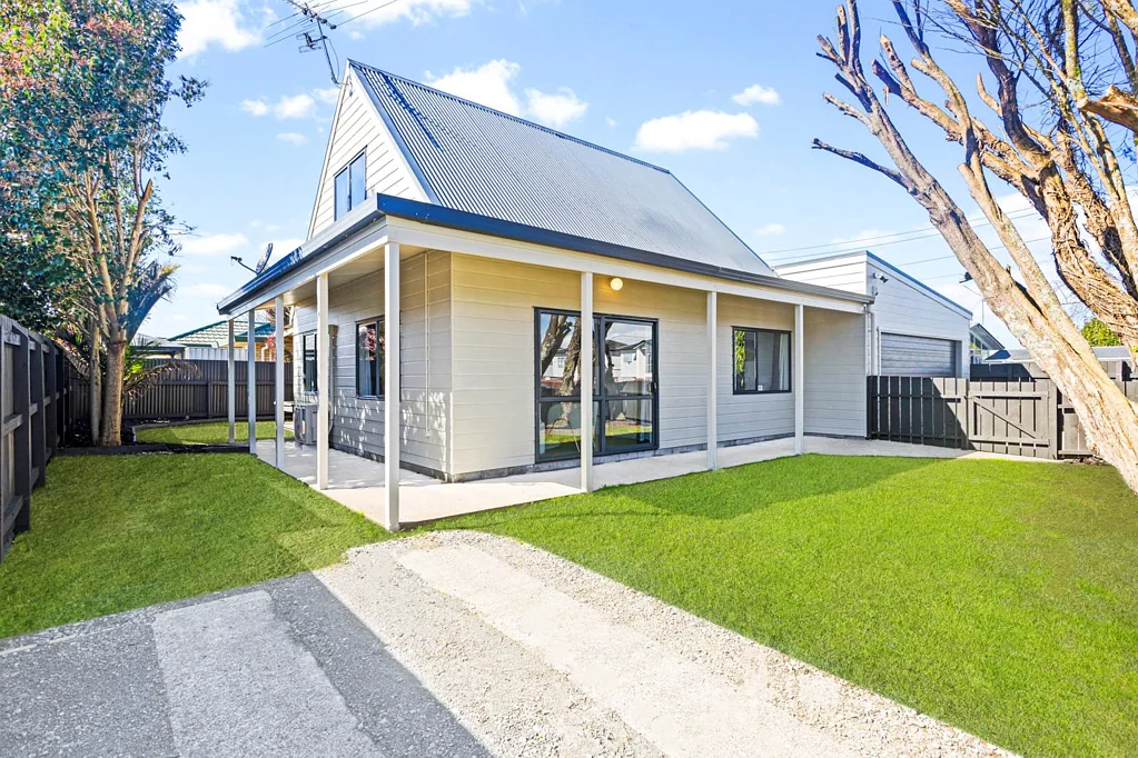 Takanini 3房  Location! Location - Right Next to Derby Square