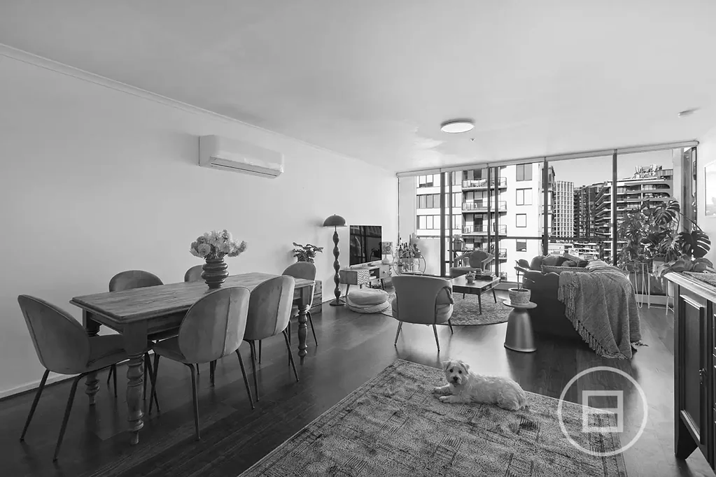 South Melbourne 3房 Plaza大楼九楼 三卧两卫 宽敞明亮 市中心融合 自然光充沛 设施齐全 便捷停车 度假村式生活 Expressions of Interest