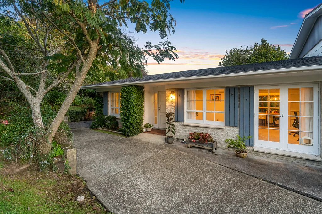 Forrest Hill 2 Bedroom Vendors Relocating Overseas - Must Be Sold!