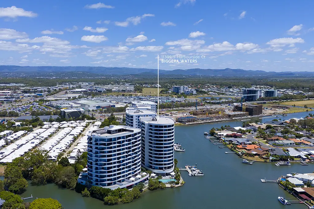 Biggera Waters 3房  An Elevated Coastal Sanctuary Framed by Water & Skyline Views!