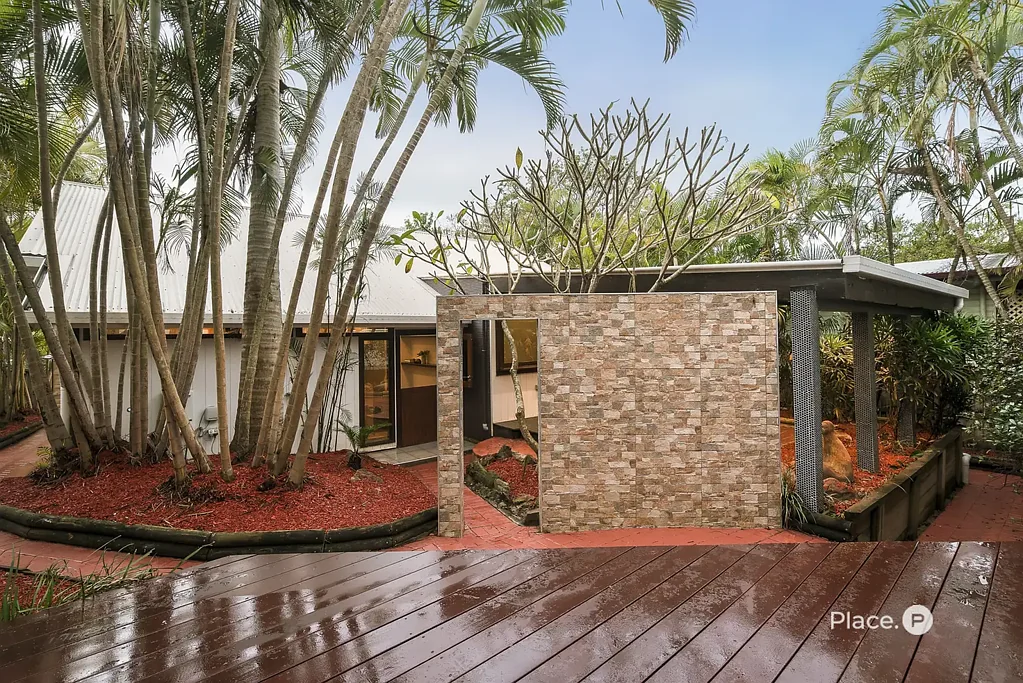 Graceville 6Zimmer Two Private Residences in a Tropical Graceville Setting on 607sqm