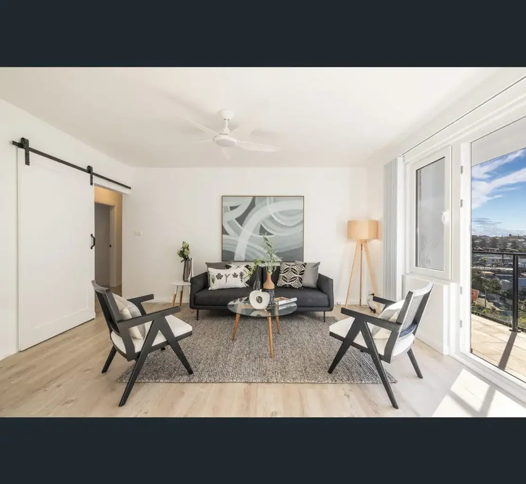 Vogue beach pad with northeast ocean views on the exclusive Western Hill