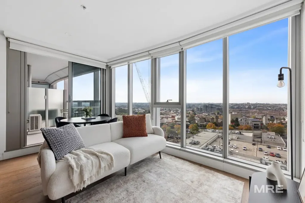 Moonee Ponds 1房 The Rise精致公寓 自然光充沛 石材厨房 优质电器 私人阳台 地下车位 度假村设施 河畔生活 便捷交通 Contemporary excellence with picturesque views & premium amenities