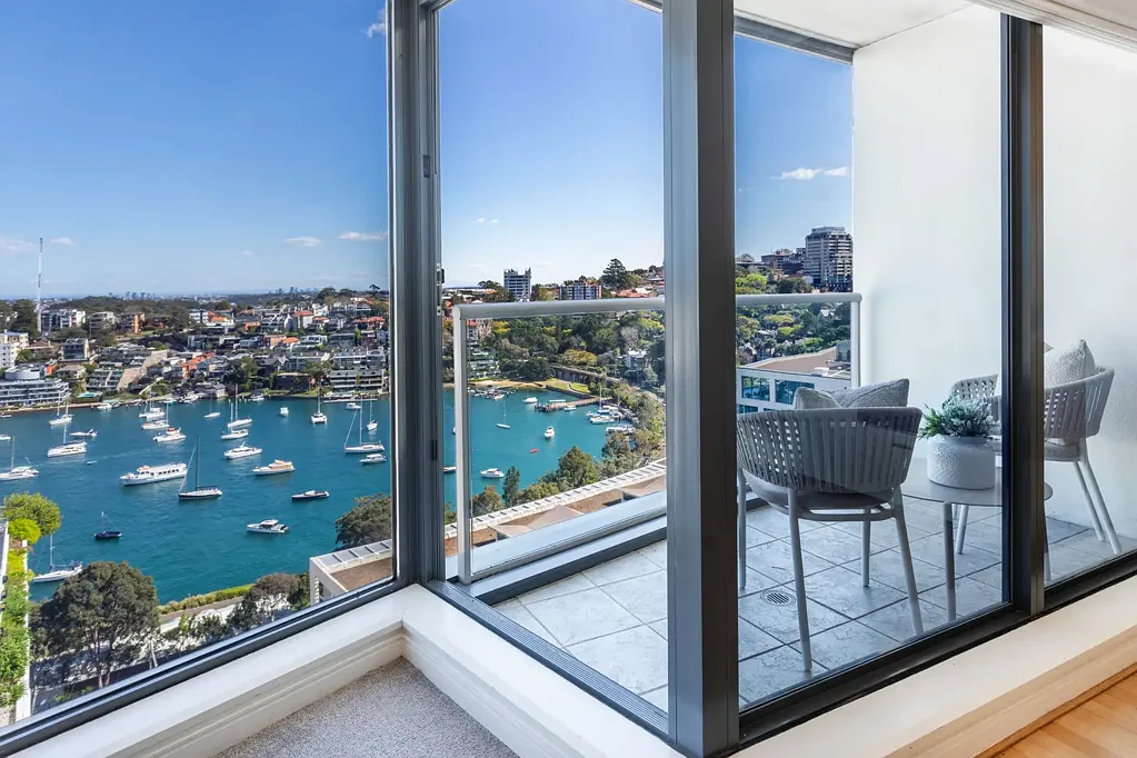 Milsons Point 2 Bedroom Harbour Vistas & Unrivaled Everyday Convenience