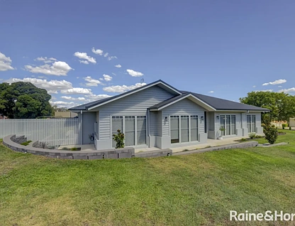 6 Overlanders Way, Tamworth, Tamworth, 5 ਕਮਰੇ, 2 ਬਾਥਰੂਮ, House