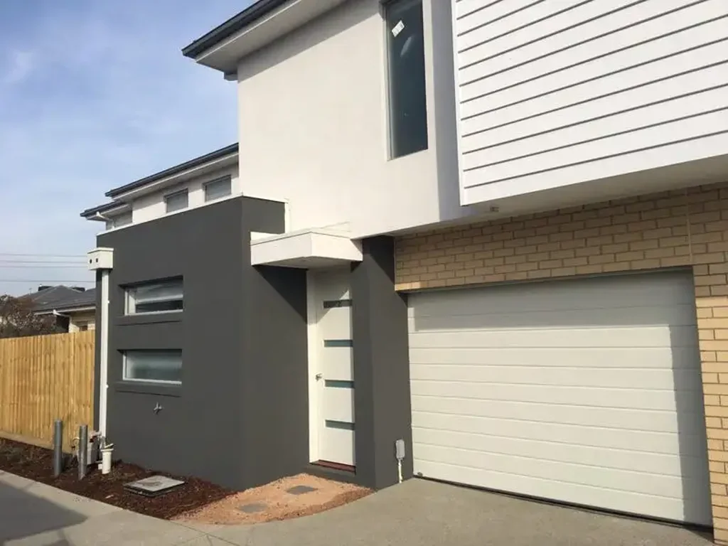 Contemporary TWO bedroom Townhouse in Altona North!