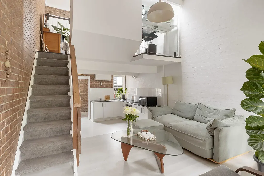 Corrimal 1Kwarto Light-Filled Loft Living with Plenty of Character