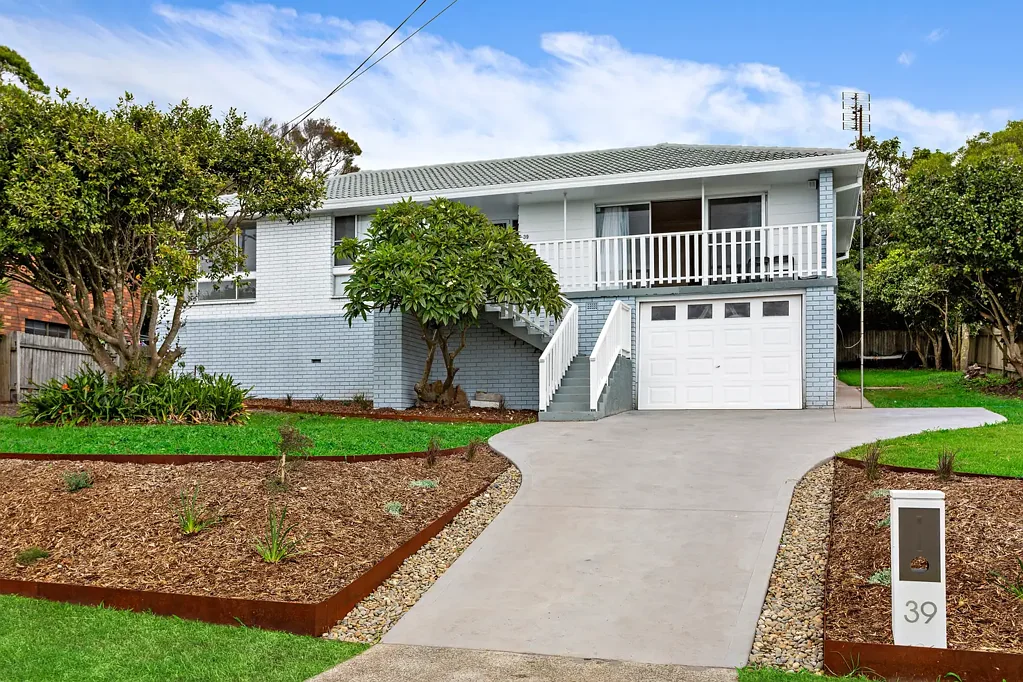 Kiama Downs 3 Bedroom A Charming Coastal Retreat Near Jones Beach.