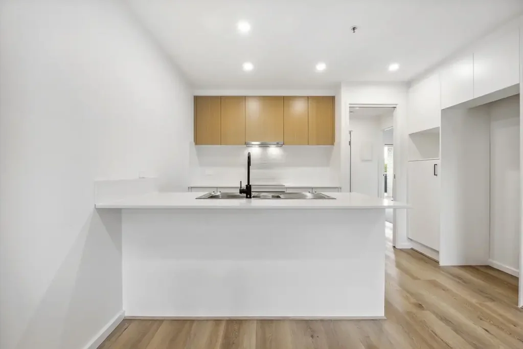 2 bedroom, 2 bathroom 1 car space unit on the top floor!