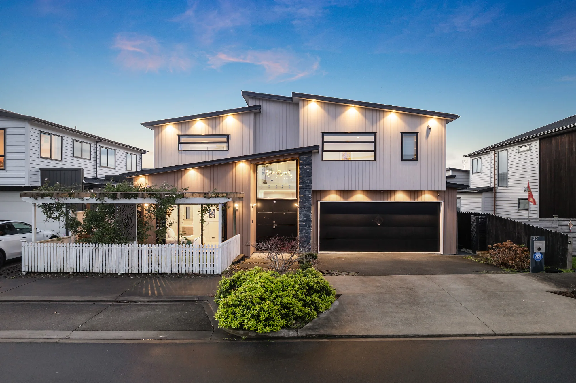 Hobsonville 5ਬੈੱਡਰੂਮ Asking Price $1,429,000  - Act Now!