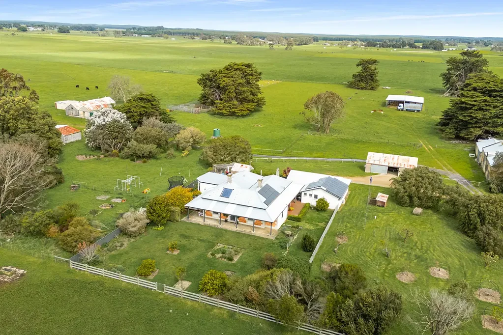 Yahl Sought-After Yahl Property – Historic Homestead, Granny Flat and Farming Infrastructure