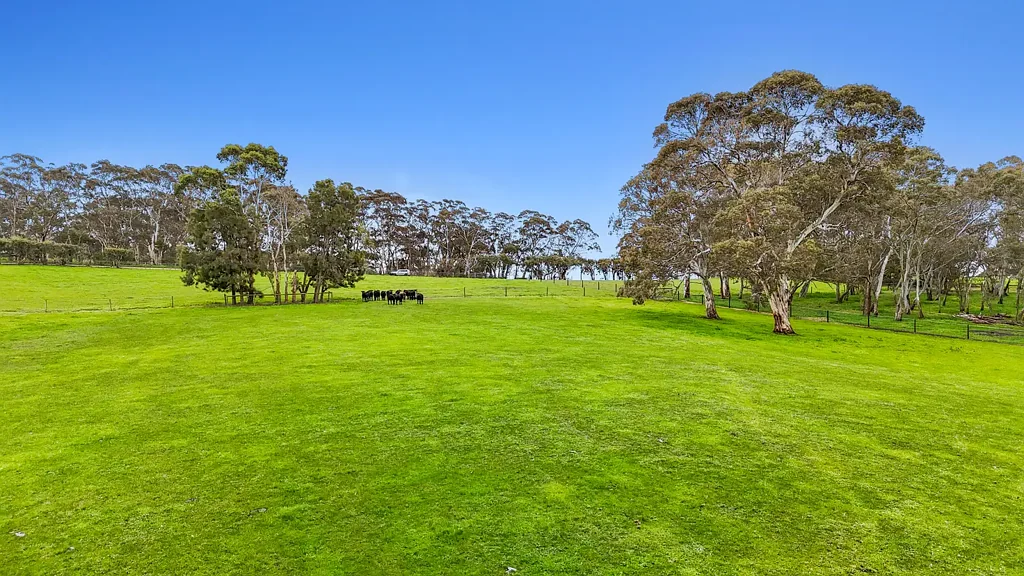 Bugle Ranges Blue Ribbon Lifestyle in a Premium Adelaide Hills Location on 15-acs.