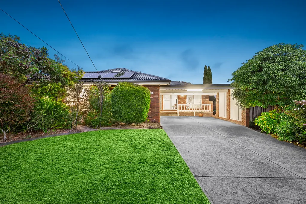 Ringwood North 4 Bedroom Expansive Family Living on Over 1000m² in a Prime Ringwood North Pocket