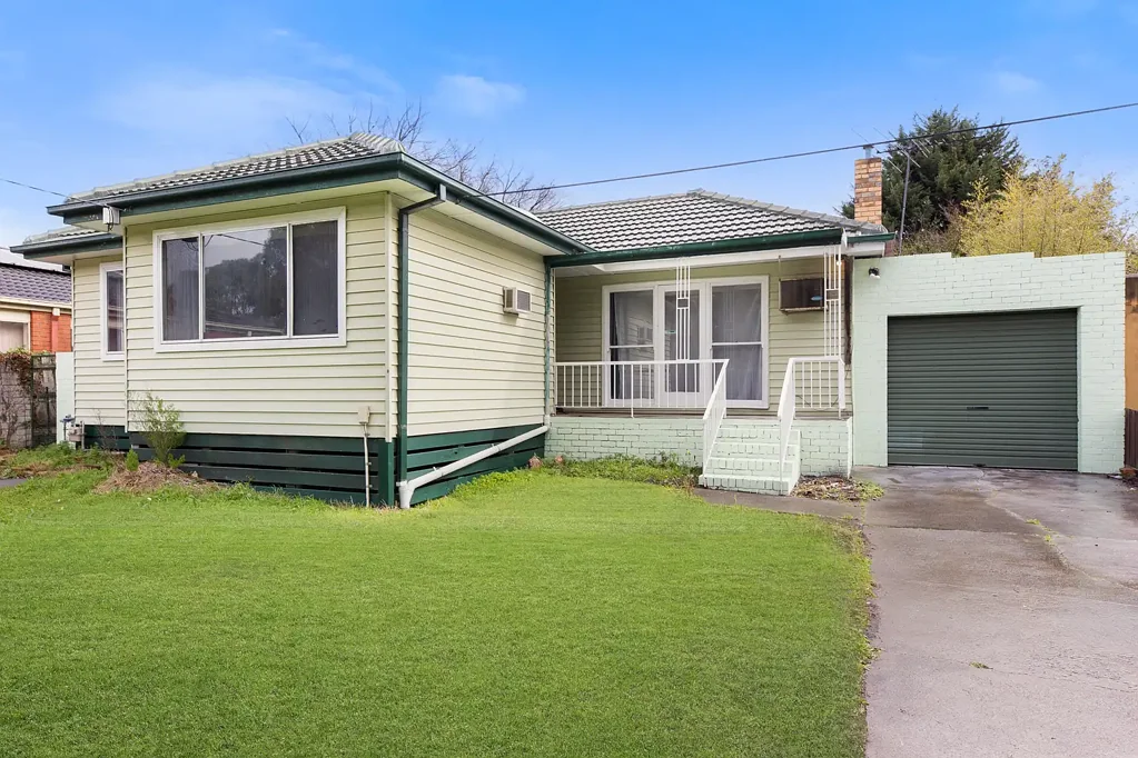 STAND OUT ON SPRINGVALE ROAD