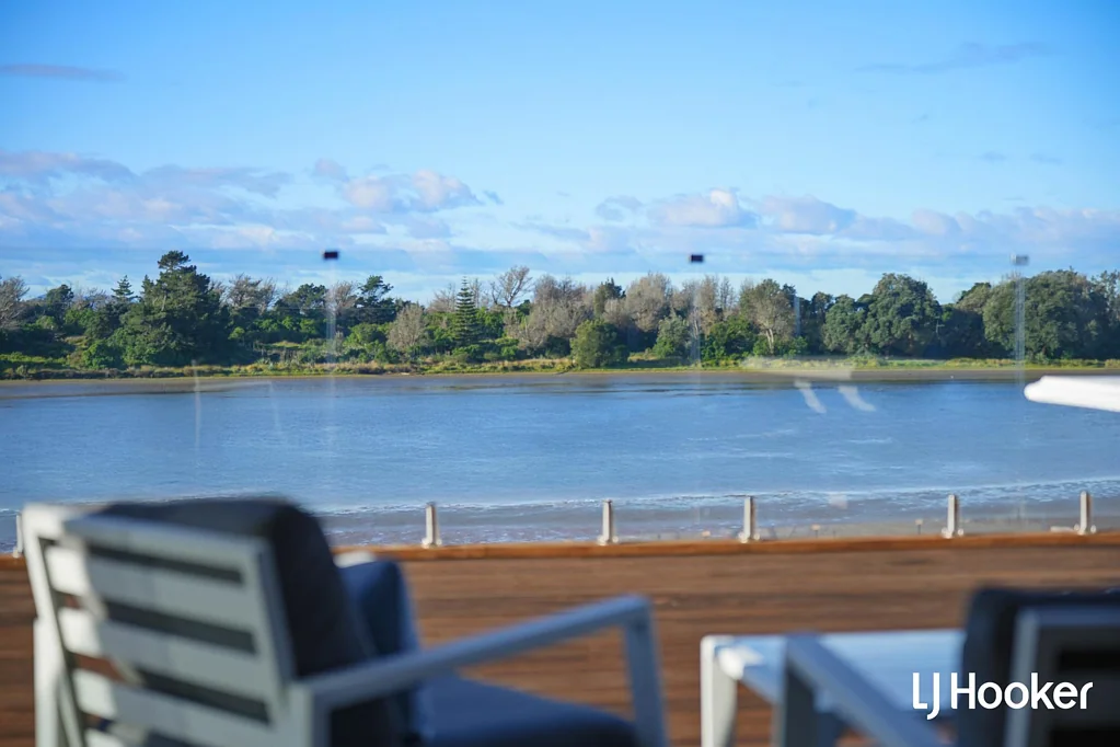Athenree 5房  Panoramic Water Views & Exceptional Living