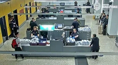 8名中国人携带17.7万支香烟入境澳洲！全部被取消签证关小黑屋！将被遣返！