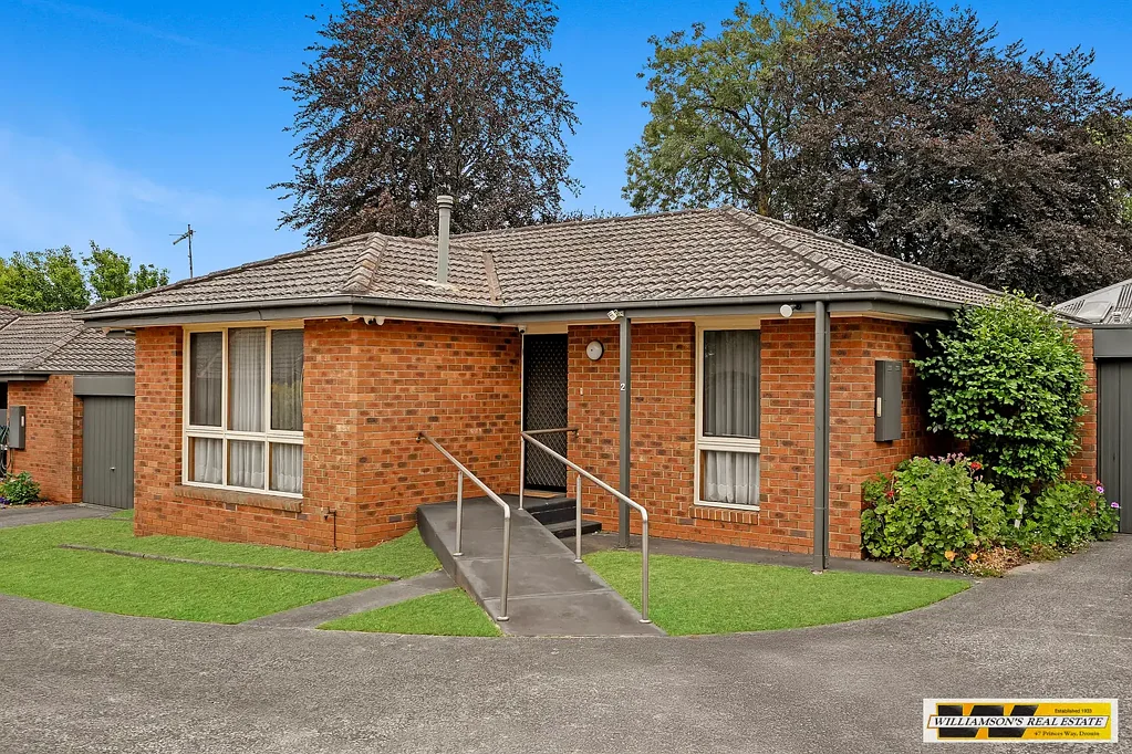 Warragul 2ਬੈੱਡਰੂਮ Neat unit in prime quiet location close to town-centre