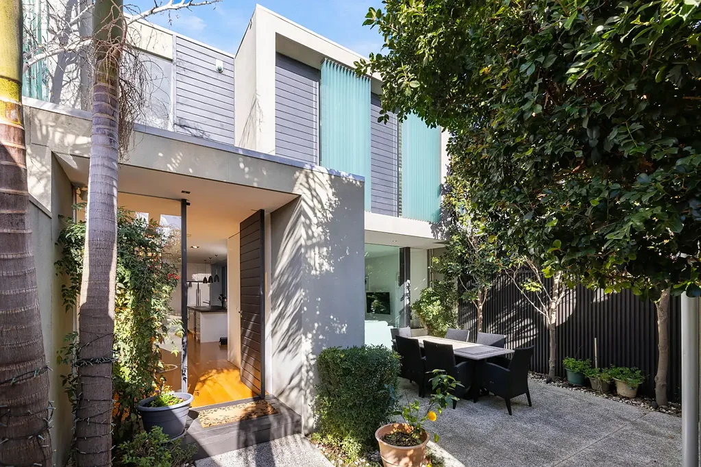 Windsor 3 Bedroom Urban Hideaway steps from Prahran Border