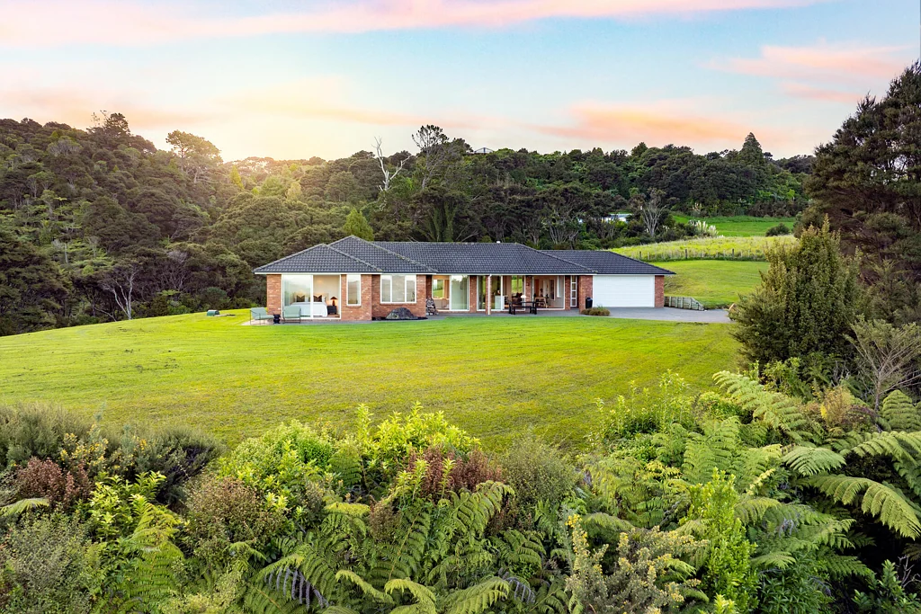 Matakana 4 Bedroom Elevated Matakana Private Sanctuary