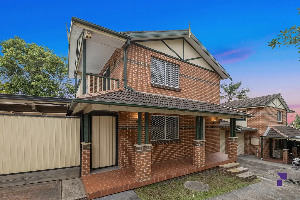 1/152A Hillcrest Avenue, Greenacre, NSW 2190