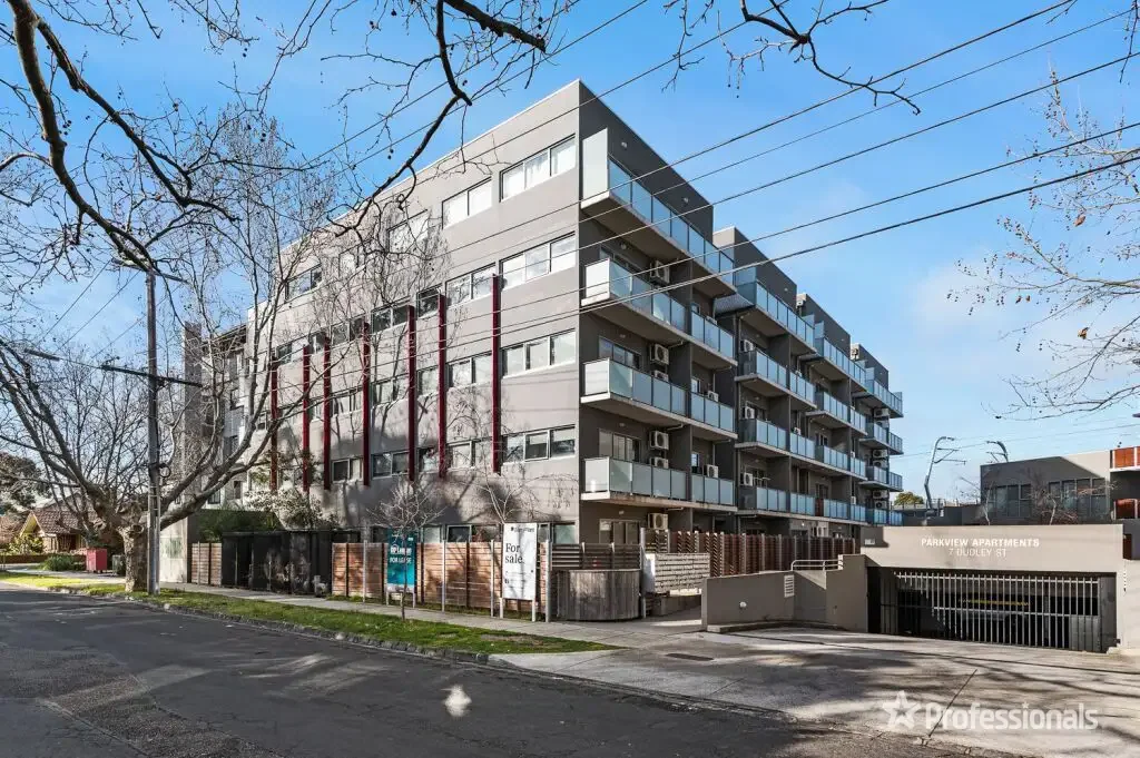 Caulfield East 2Phòng ngủ Prime Location Near Monash University with Outdoor Appeal