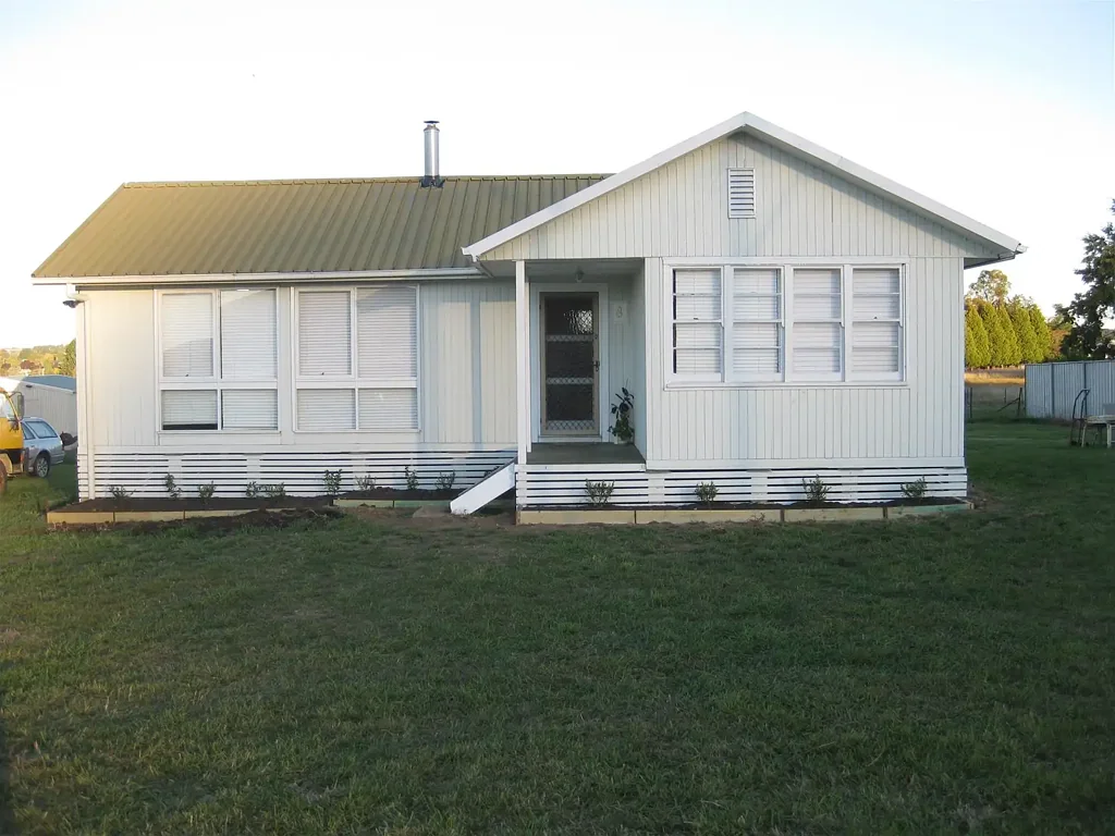 Crookwell 3 Slaapkamer "PRICE REDUCED: Delightful Country Living: Charming Cottage on Small Acreage for Sale in Crookwell, NSW!  Unimproved (land) Value $582,000!