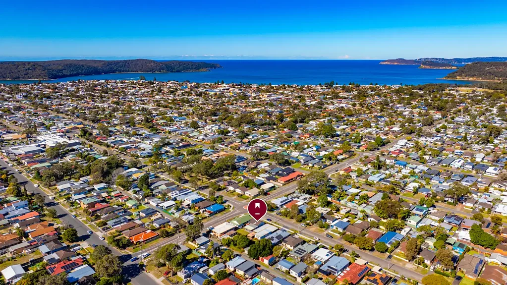 Umina Beach 3 Slaapkamer Versatile Coastal Opportunity with Cottage, Cabin & Rear Lane Access.