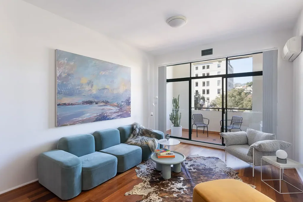 Surry Hills 2房 坐拥郁郁葱葱城市景观的仓库式公寓 Warehouse apartment with leafy urban outlooks