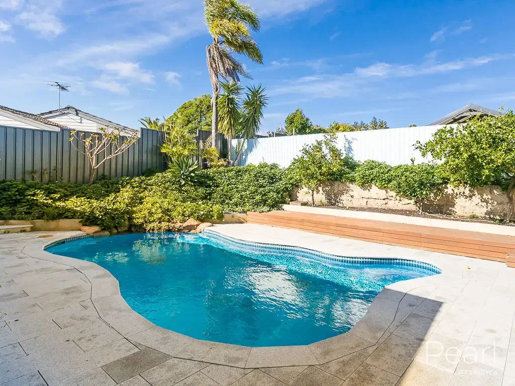 Well-Located 3x1 Home with Pool and Close to Amenities