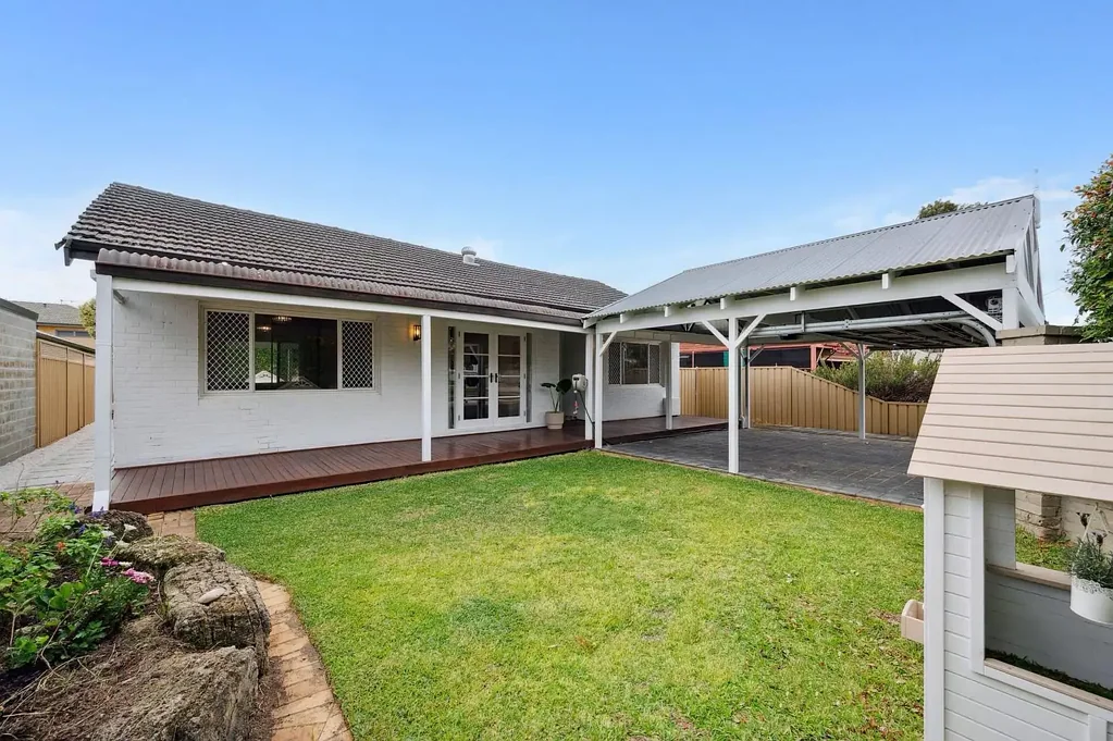 196 Corinthian Road East, Riverton, WA 6148