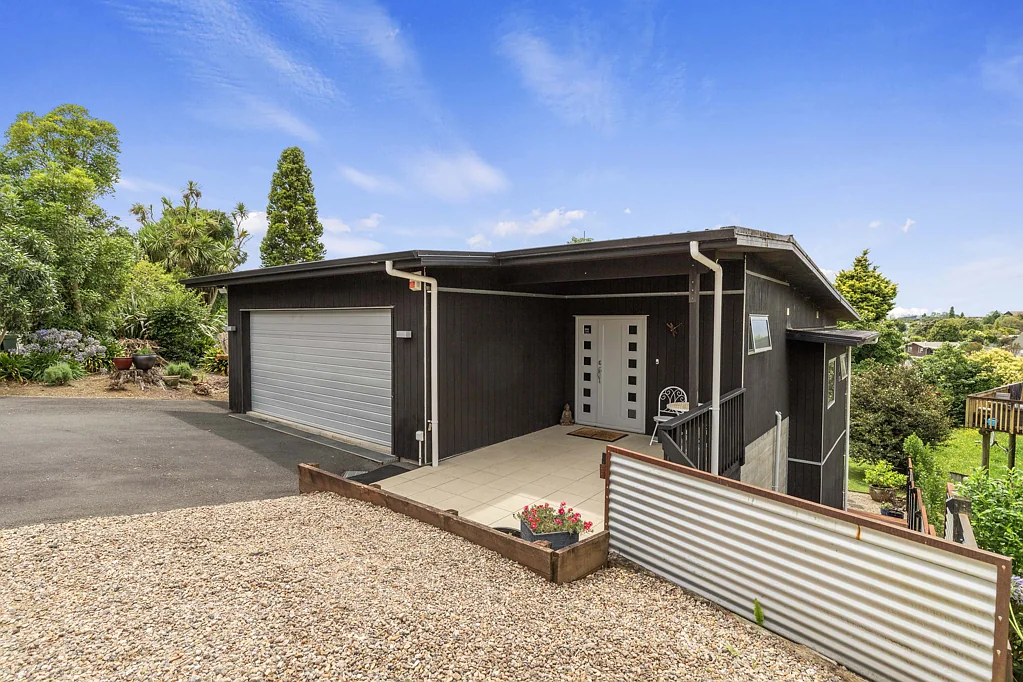Dinsdale 3침실 Large home & section plus double glazed!